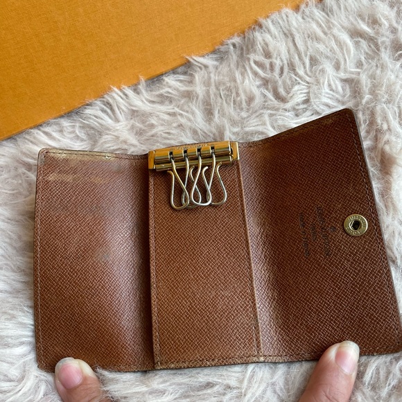 Authentic Louis Vuitton 4 Key Holder - Picture 4 of 13